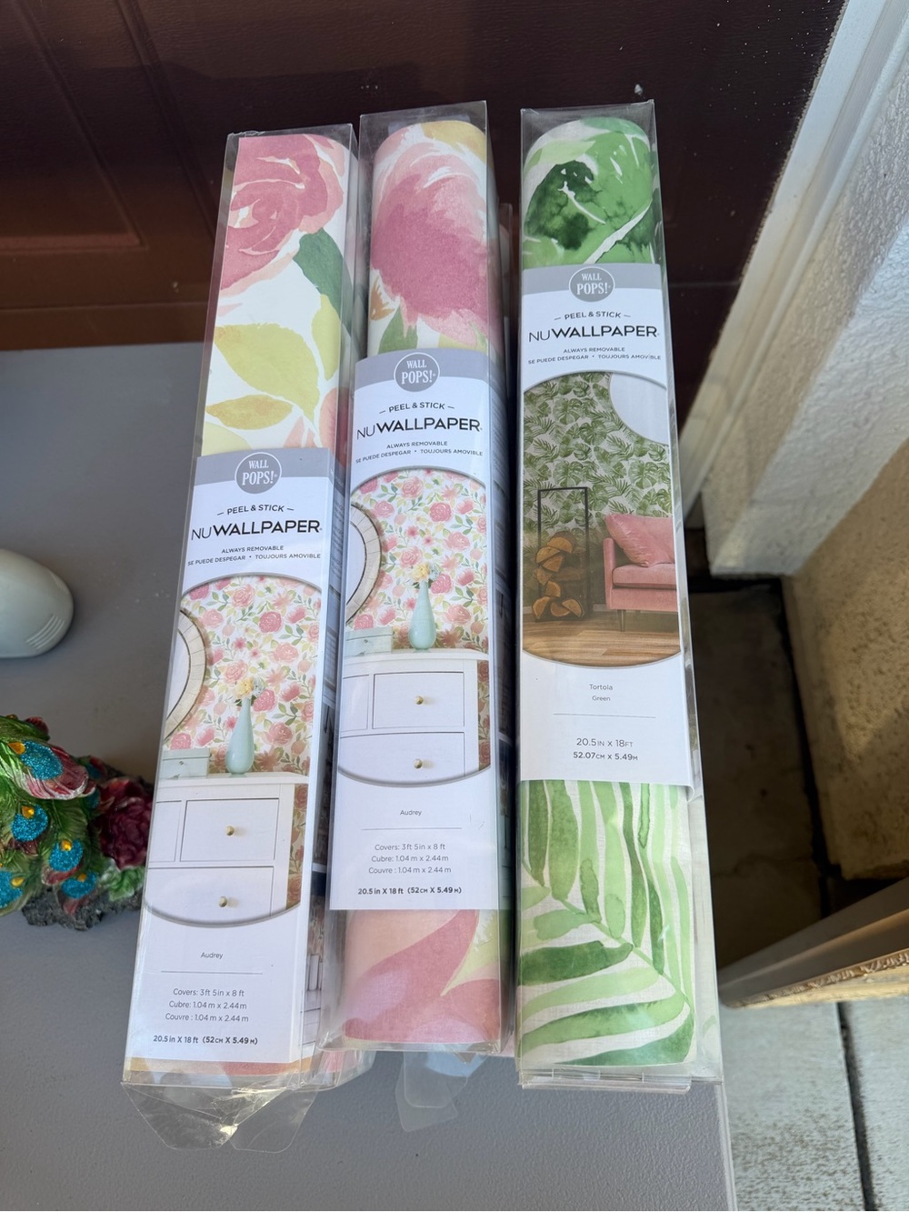 Peel & Stick NuWallpaper Floral Green Accent Roll